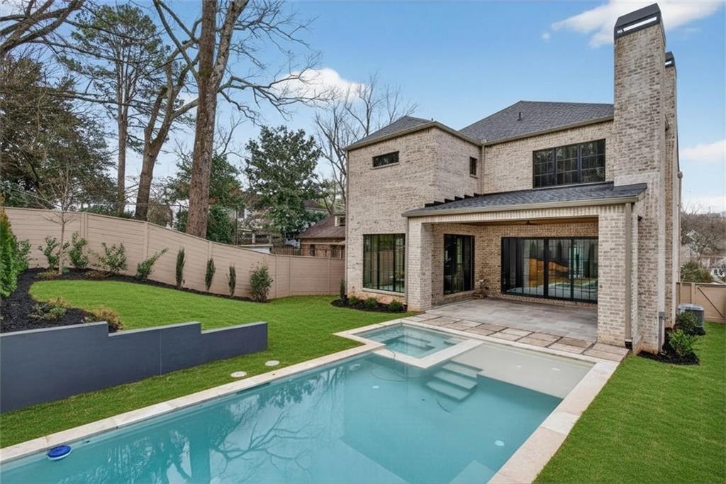 991 Courtenay Drive NE