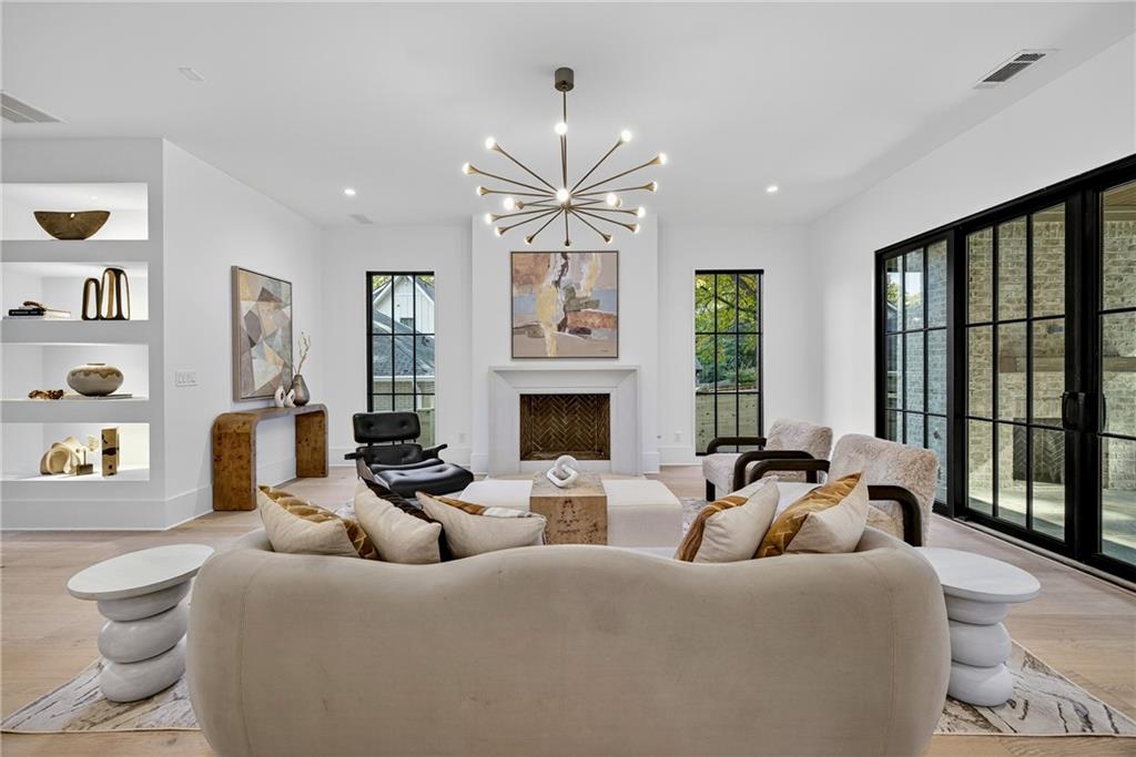 991 Courtenay Drive NE