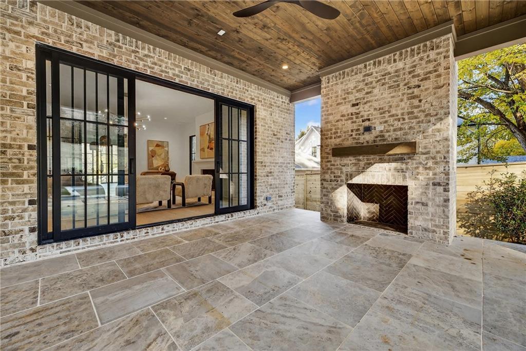 991 Courtenay Drive NE