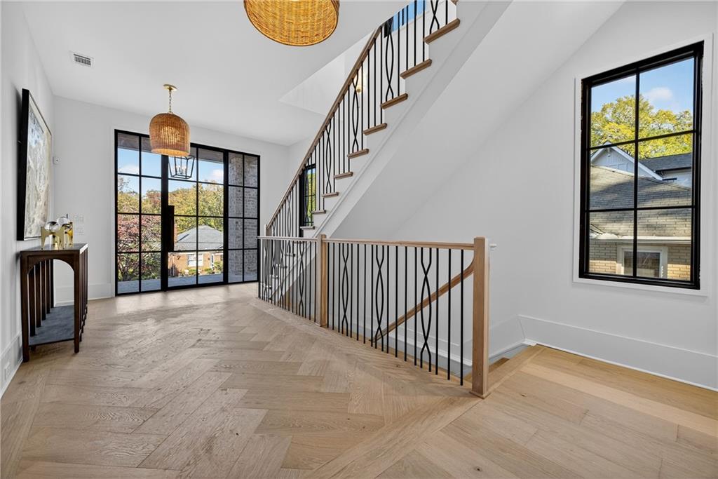 991 Courtenay Drive NE