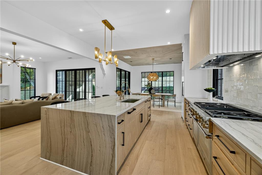 991 Courtenay Drive NE