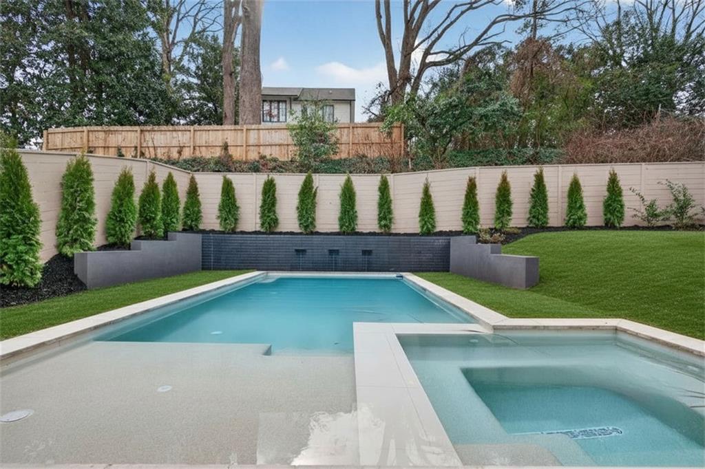 991 Courtenay Drive NE