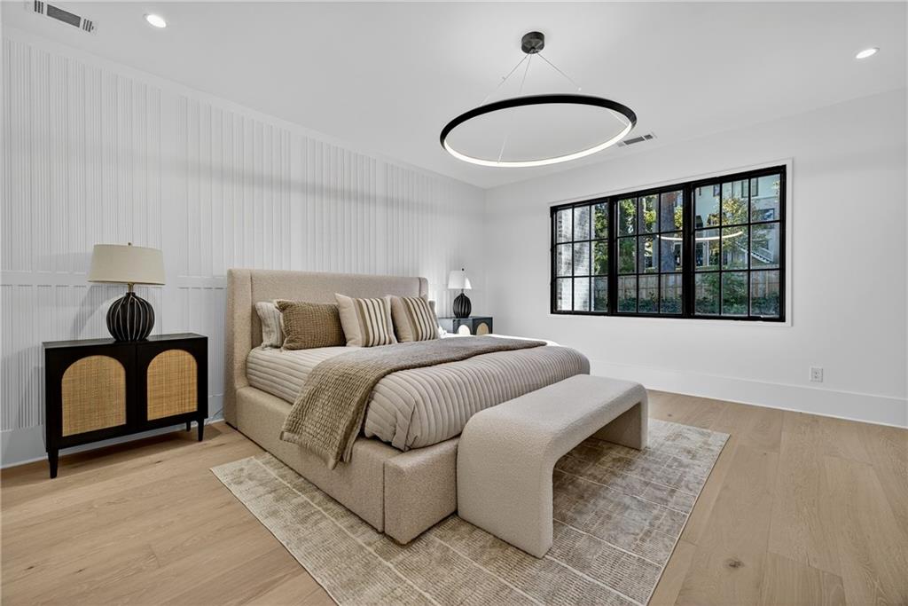 991 Courtenay Drive NE