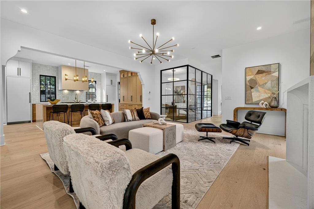 991 Courtenay Drive NE