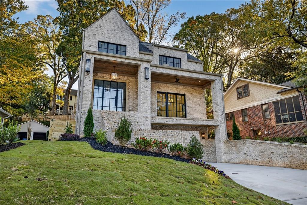 991 Courtenay Drive NE