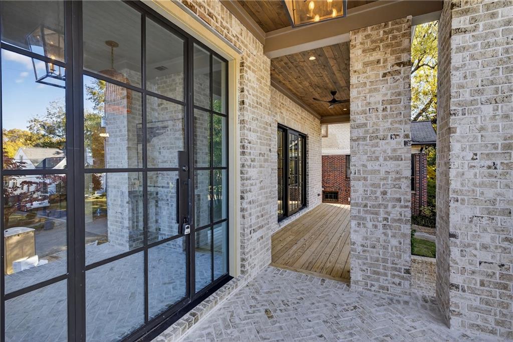 991 Courtenay Drive NE