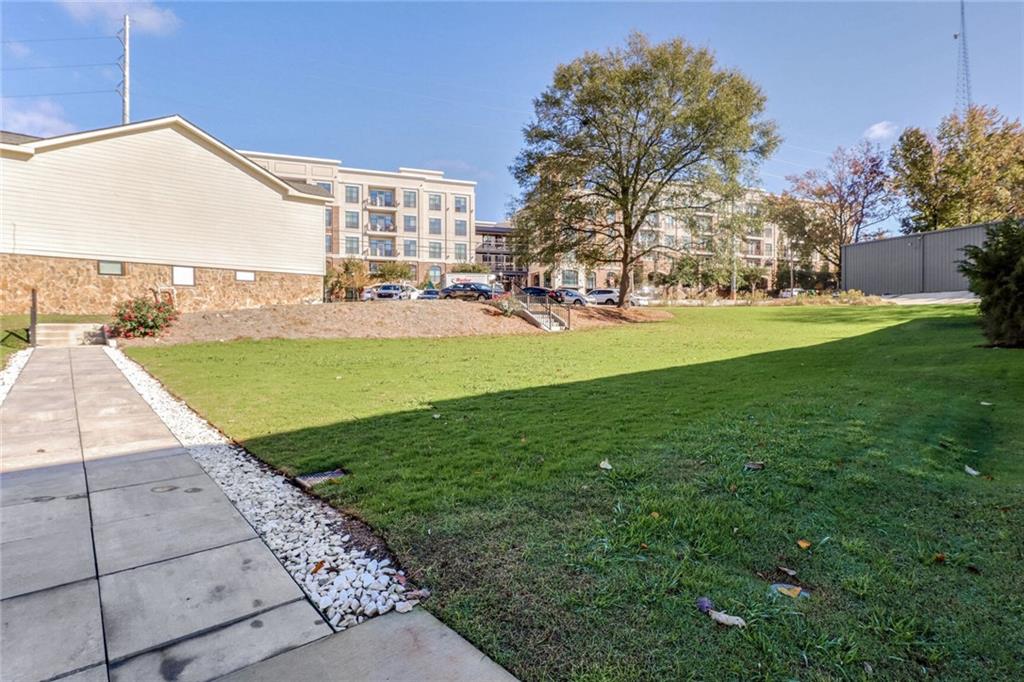 906 Brees Court