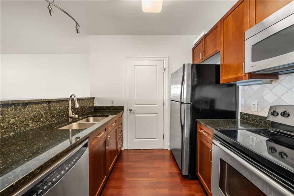 325 E Paces Road NE Unit 606