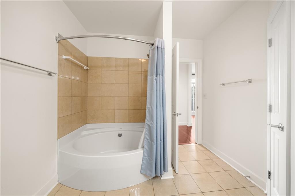 325 E Paces Road NE Unit 606