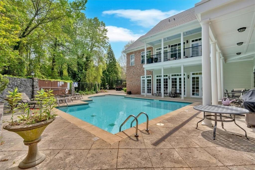 5480 Glenridge Park