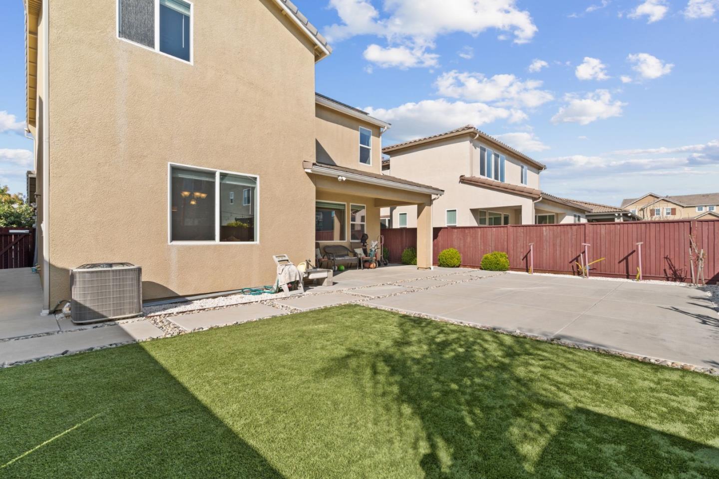 753 Valencia Way