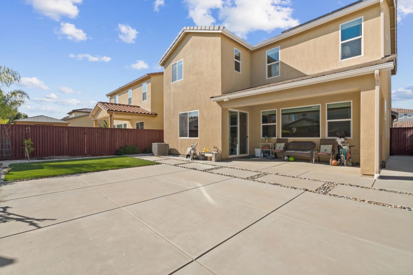 753 Valencia Way