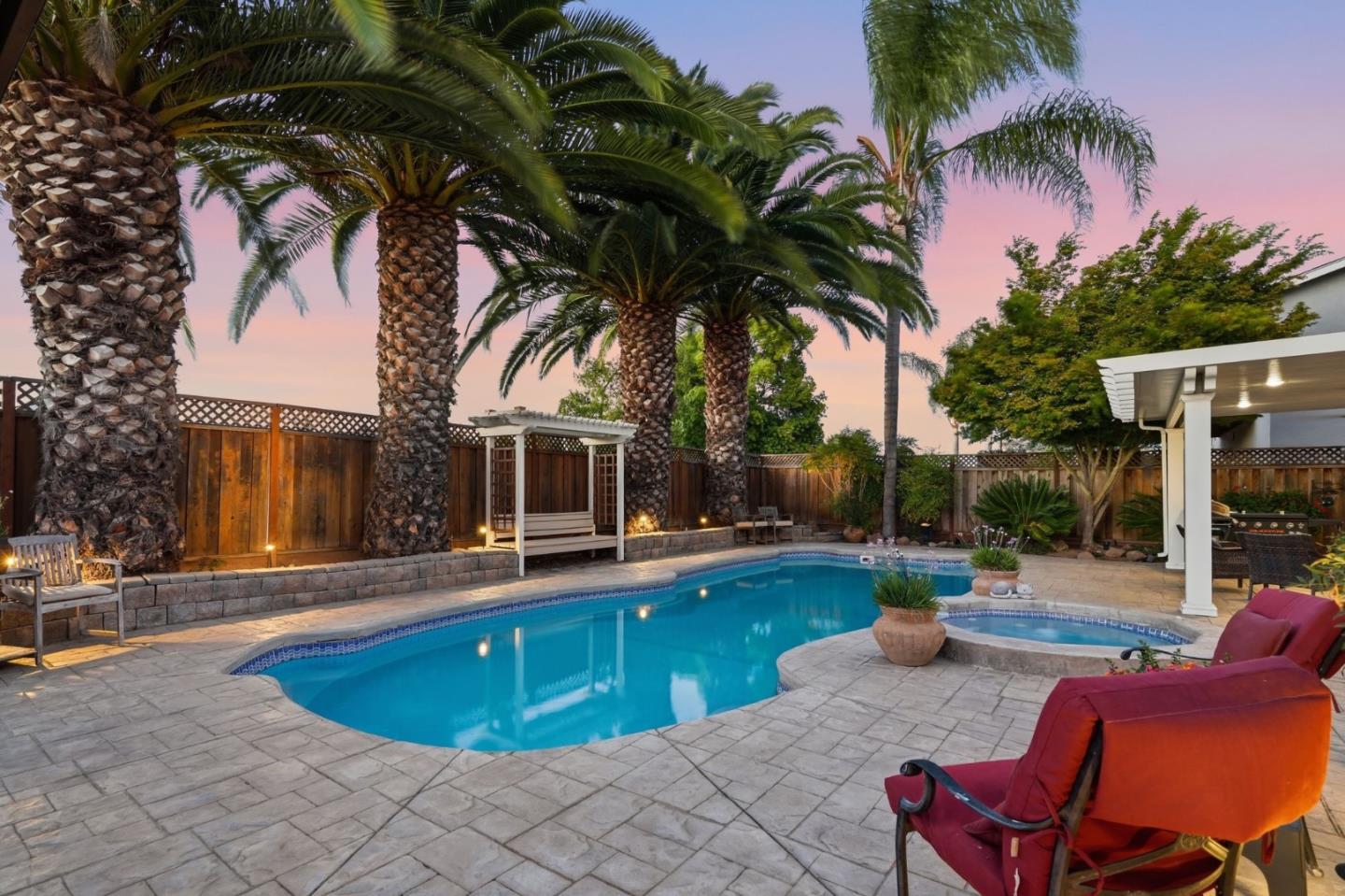 495 London DR