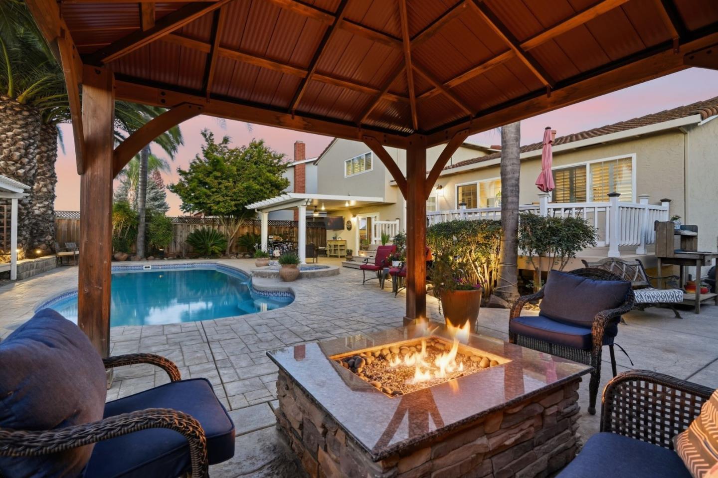 495 London DR