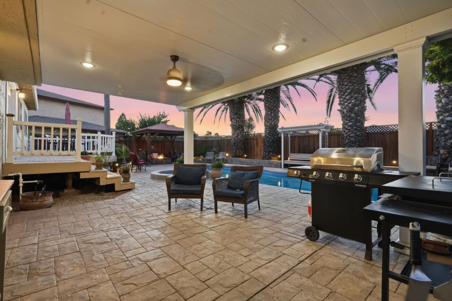 495 London DR