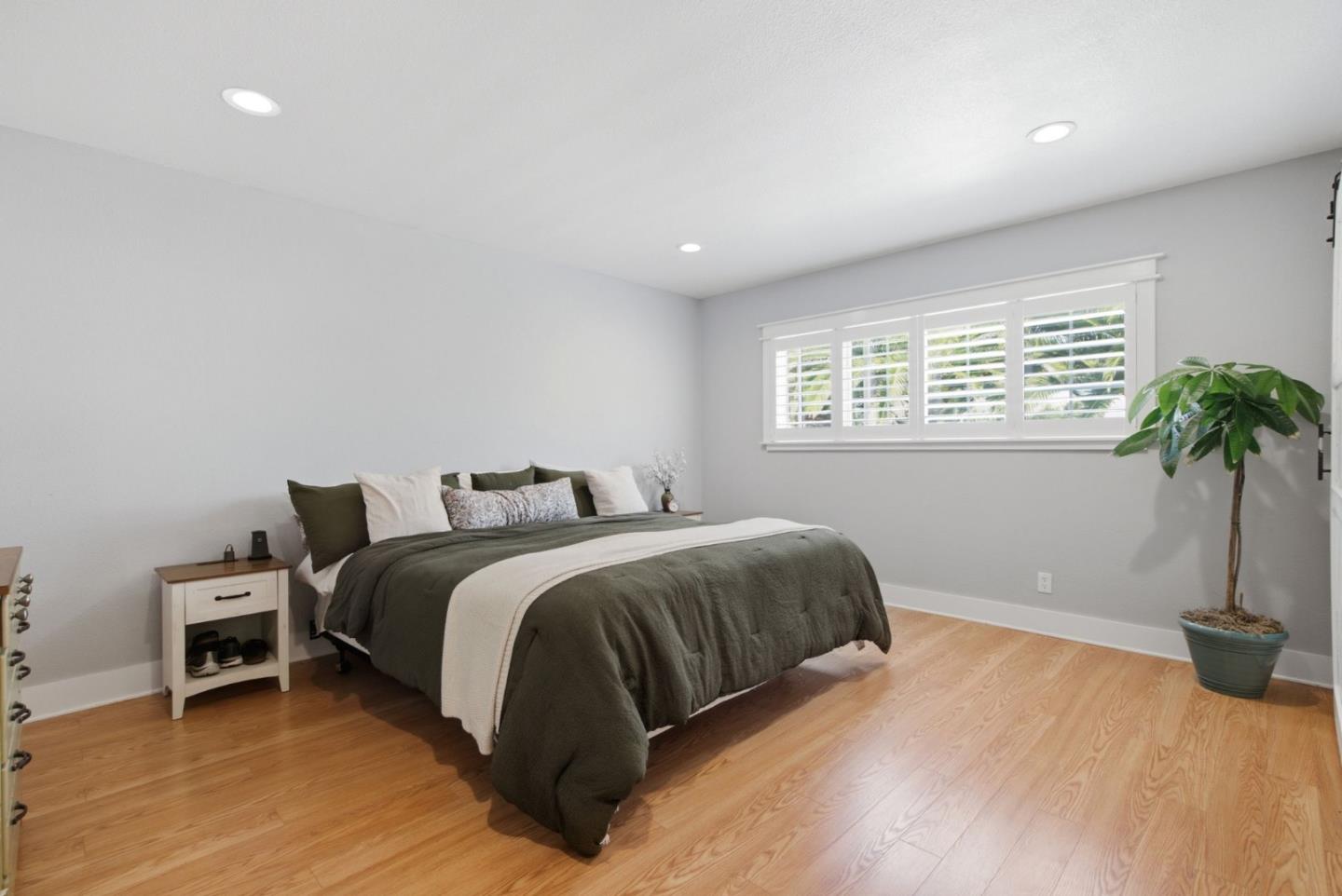495 London DR