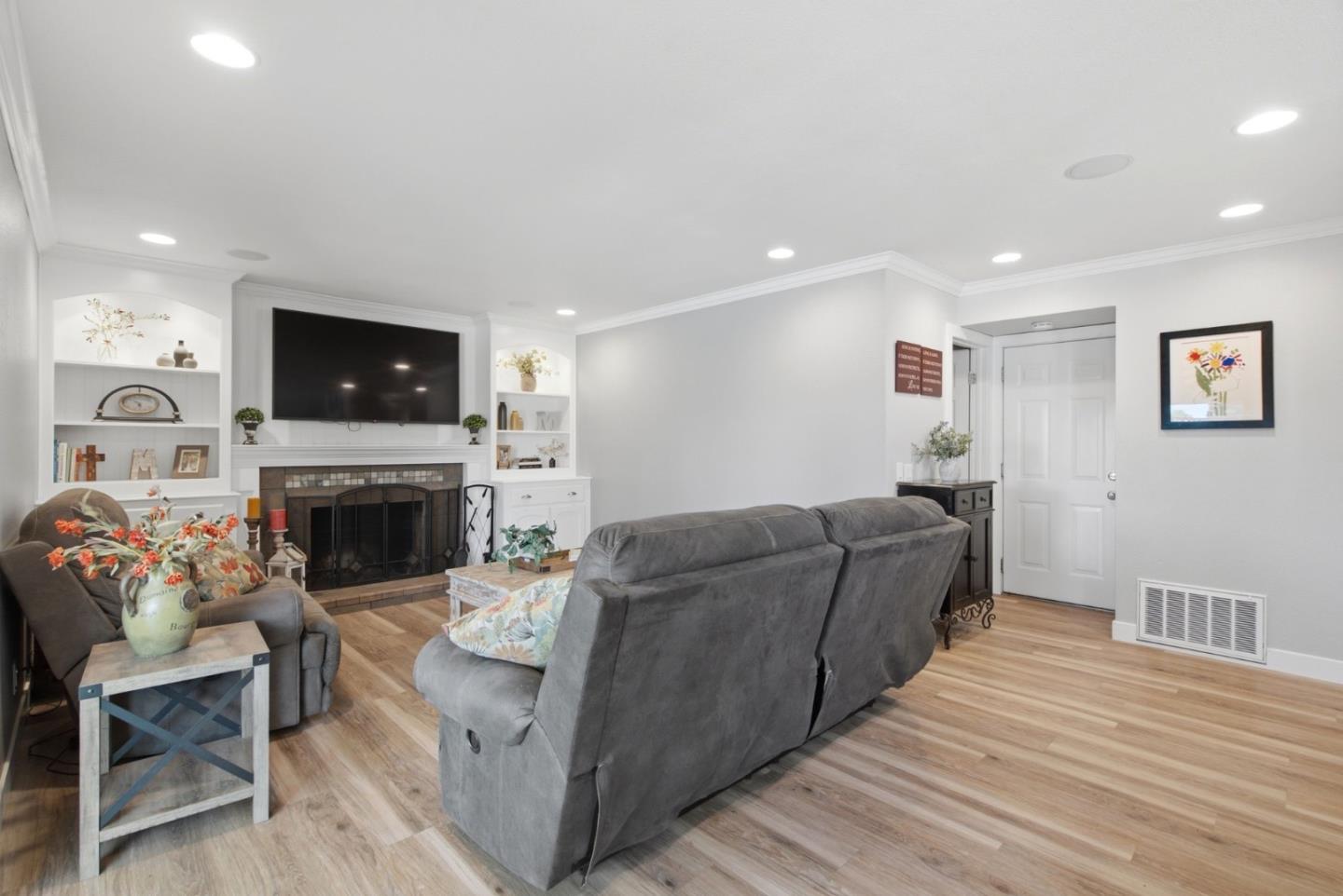 495 London DR