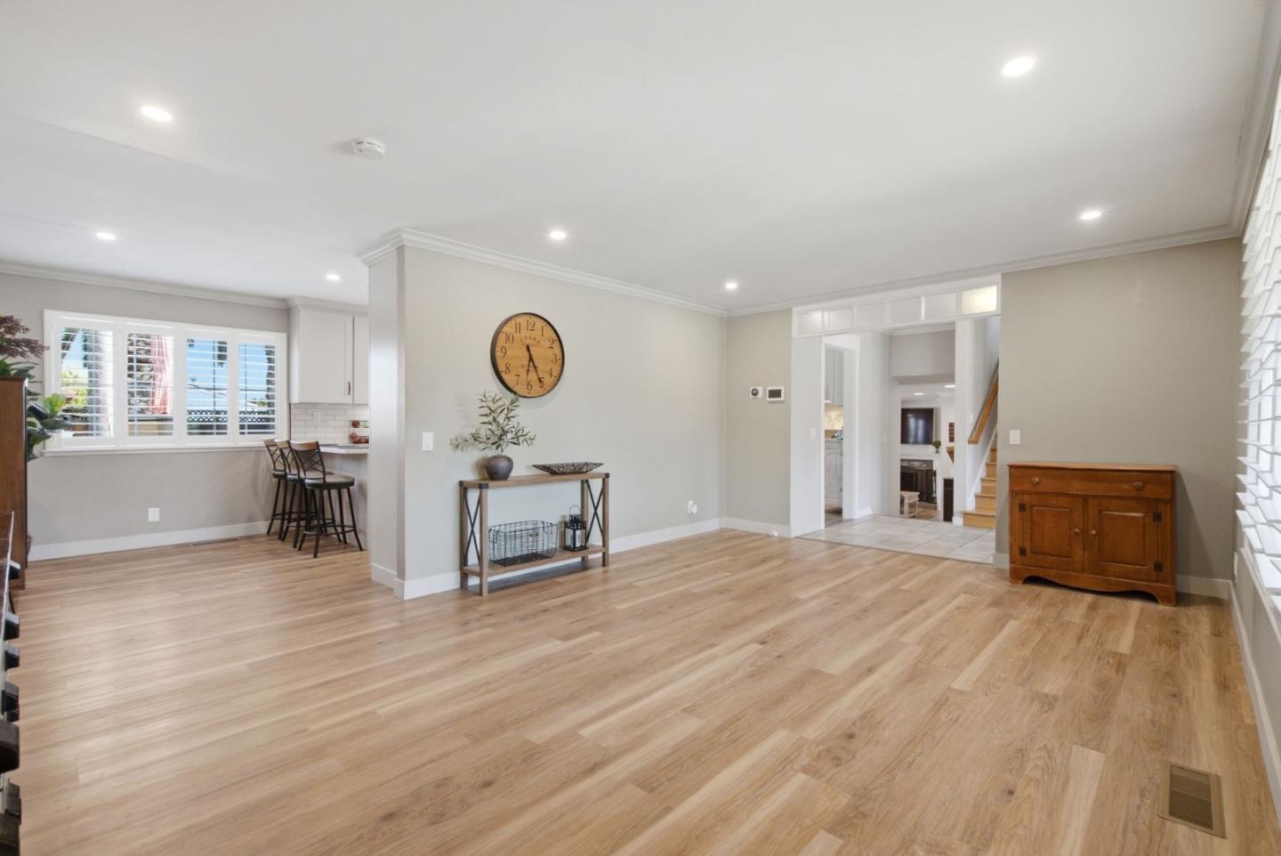 495 London DR
