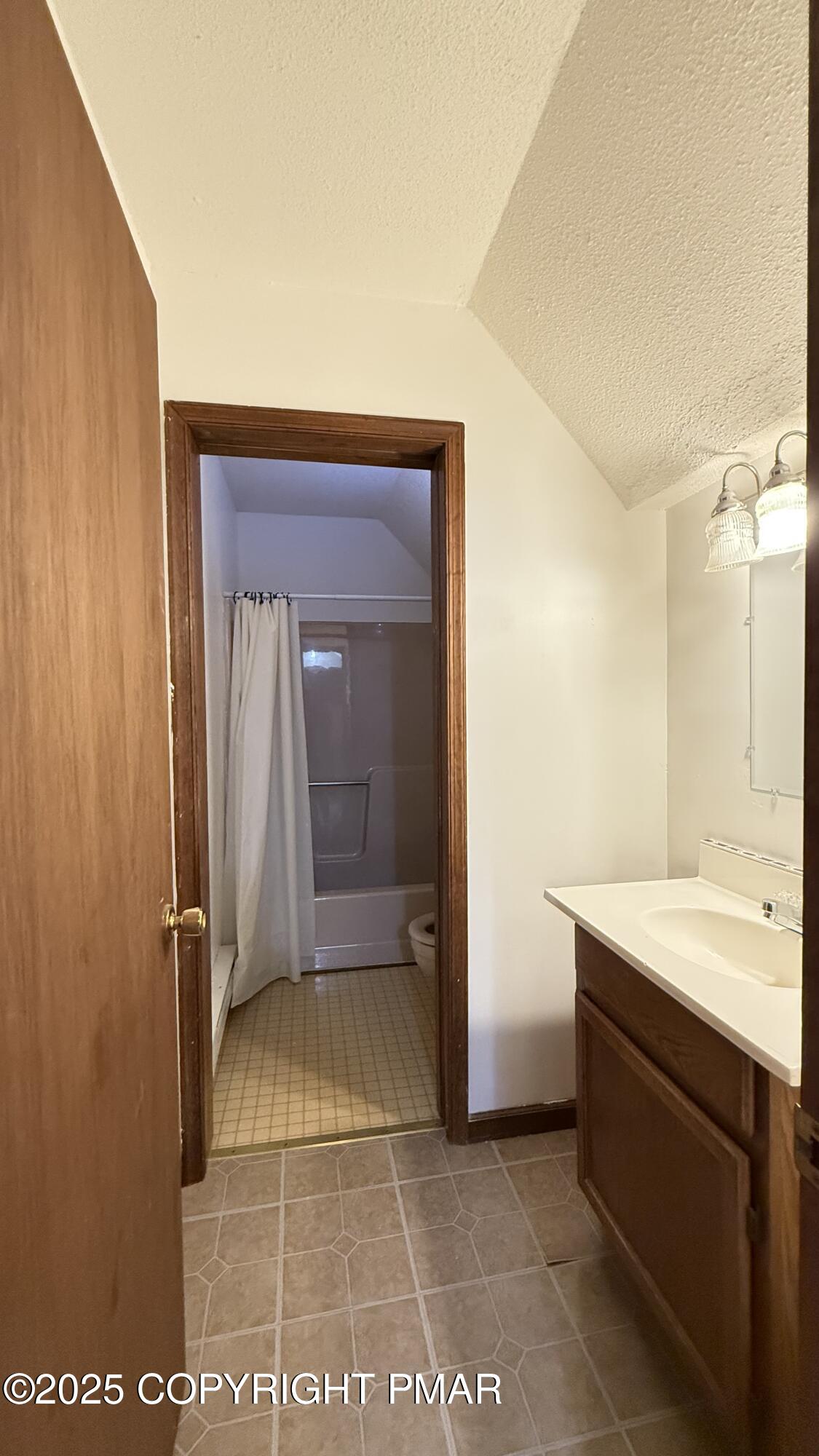 715 Country Place Drive, Tobyhanna