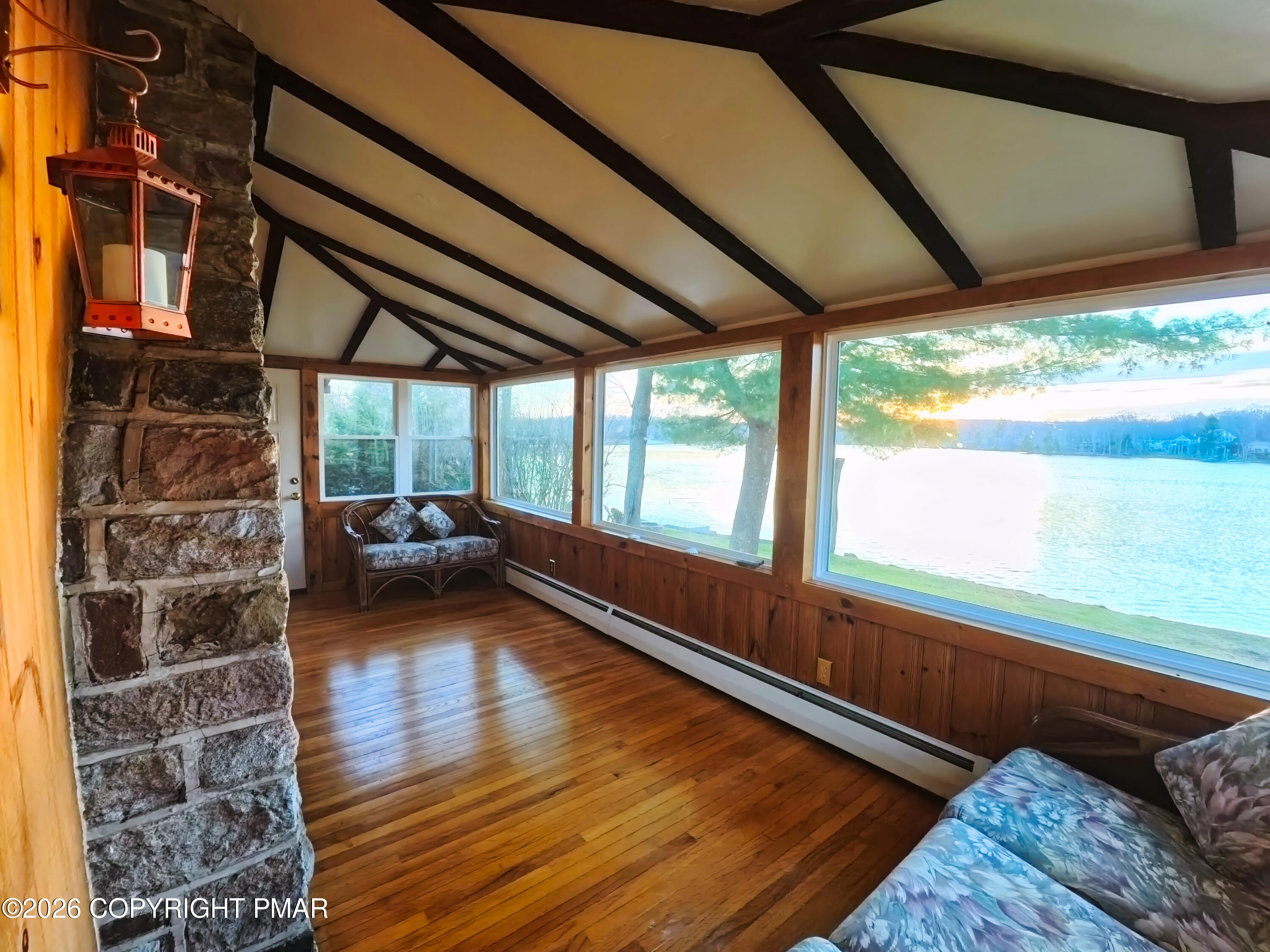 1101 Lakeview Drive