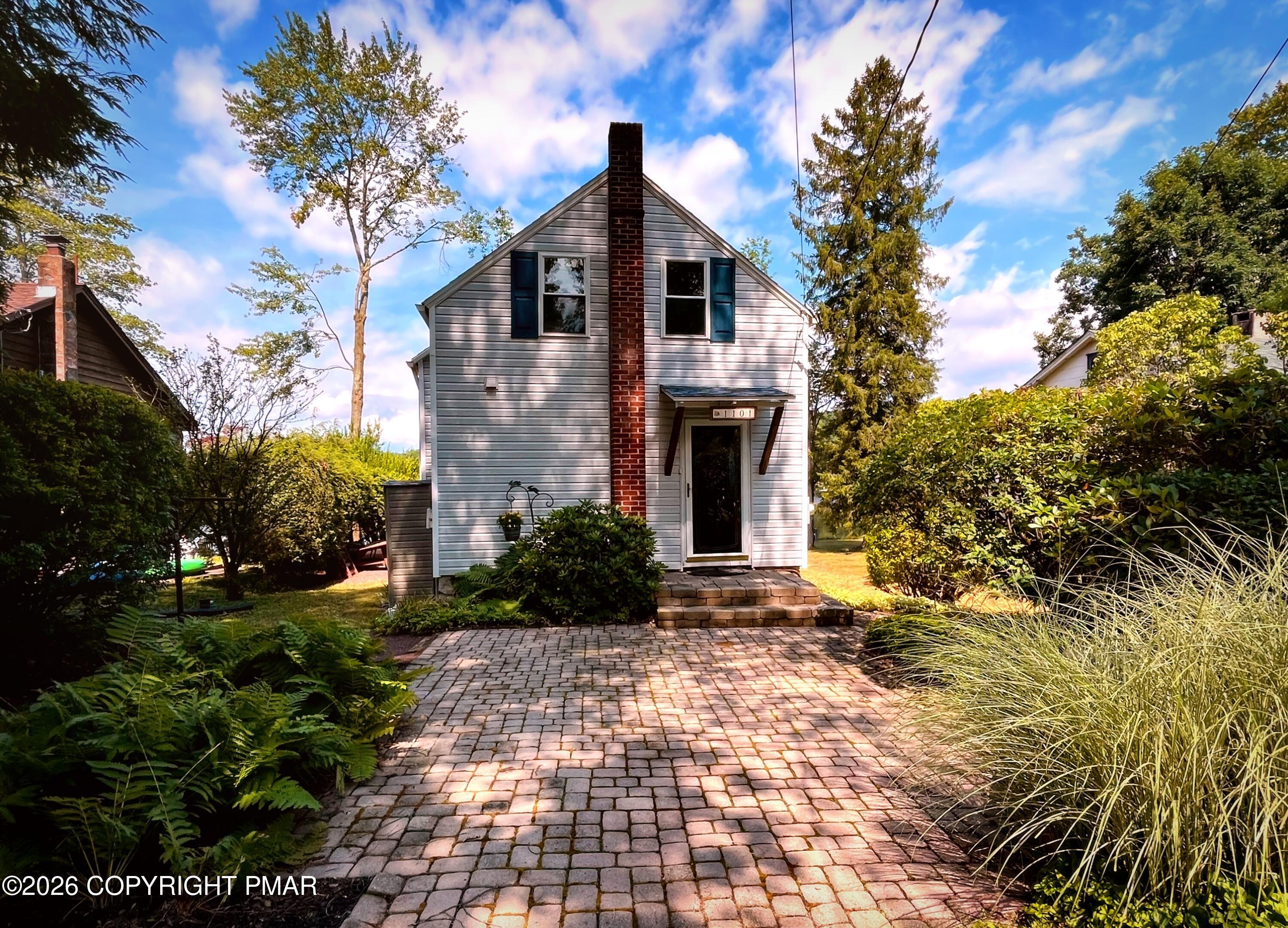 1101 Lakeview Drive
