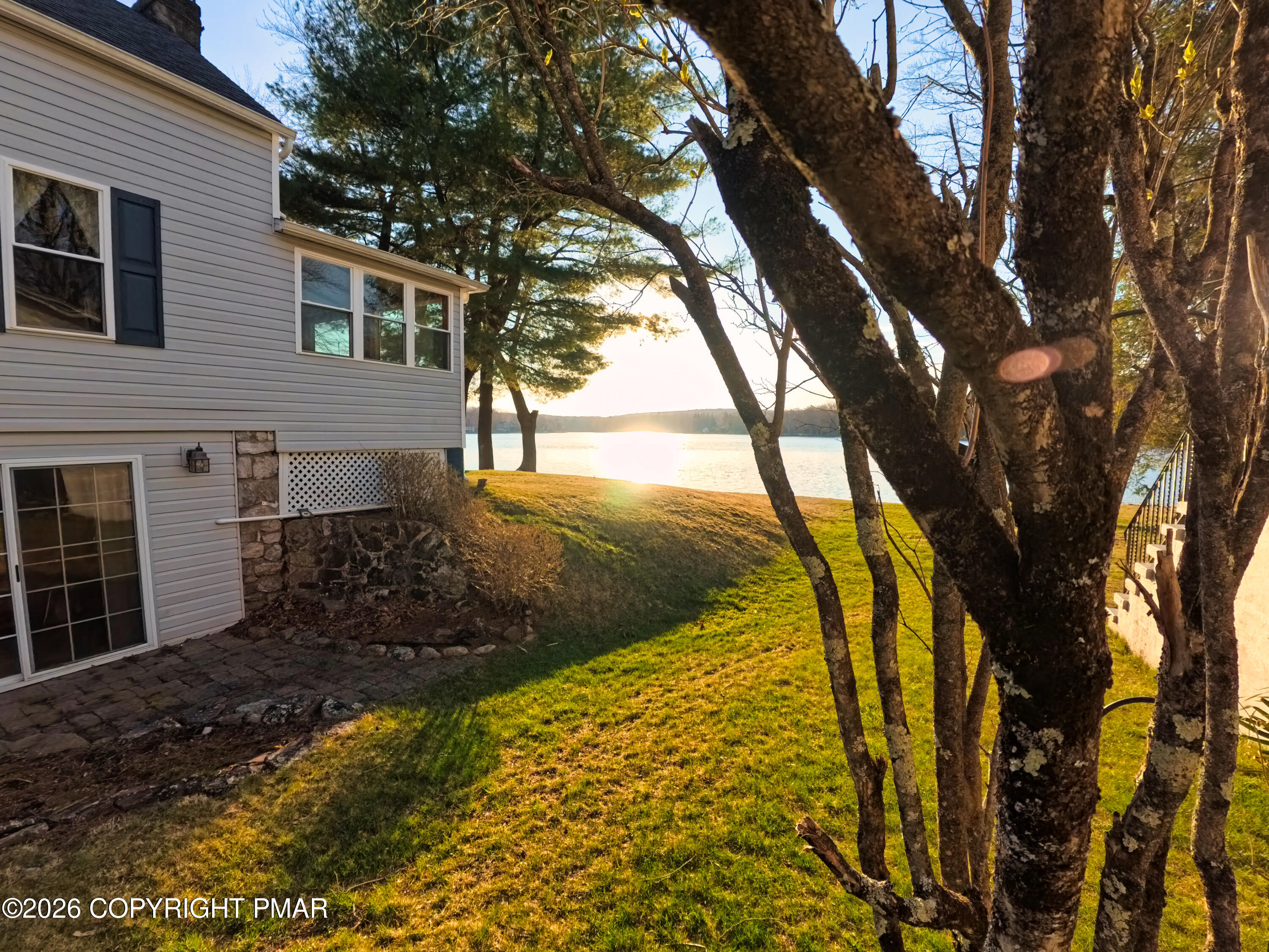 1101 Lakeview Drive