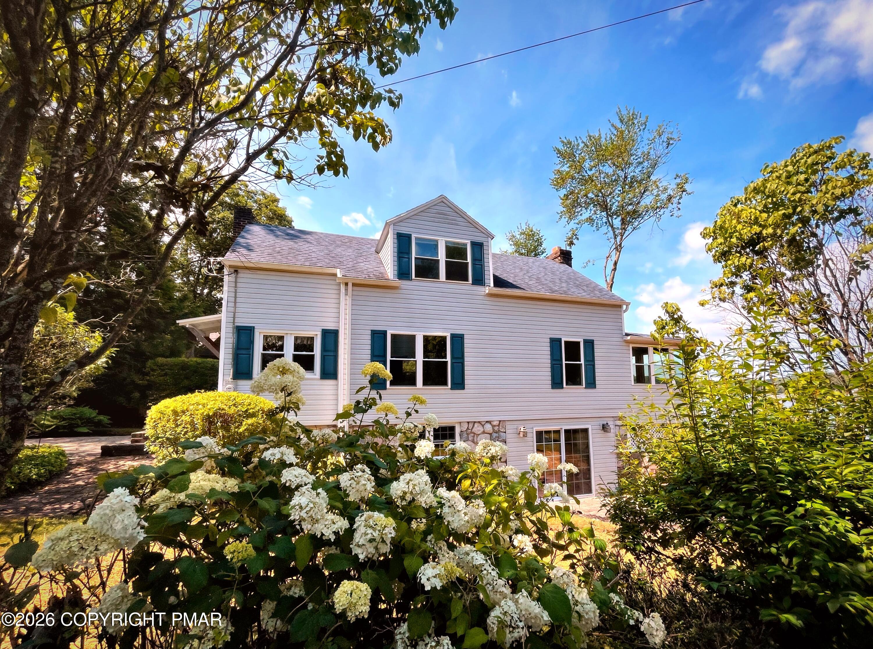 1101 Lakeview Drive