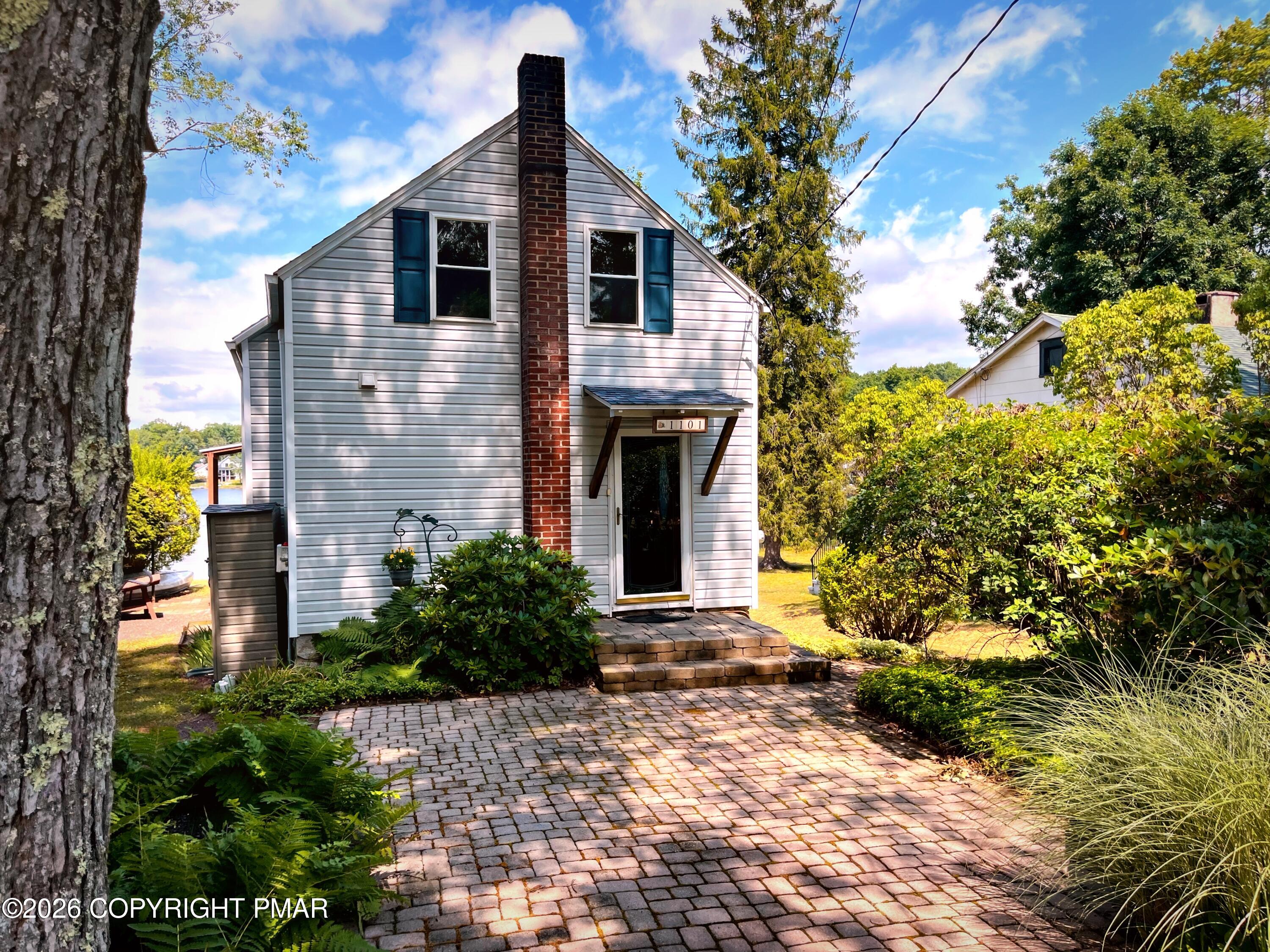 1101 Lakeview Drive