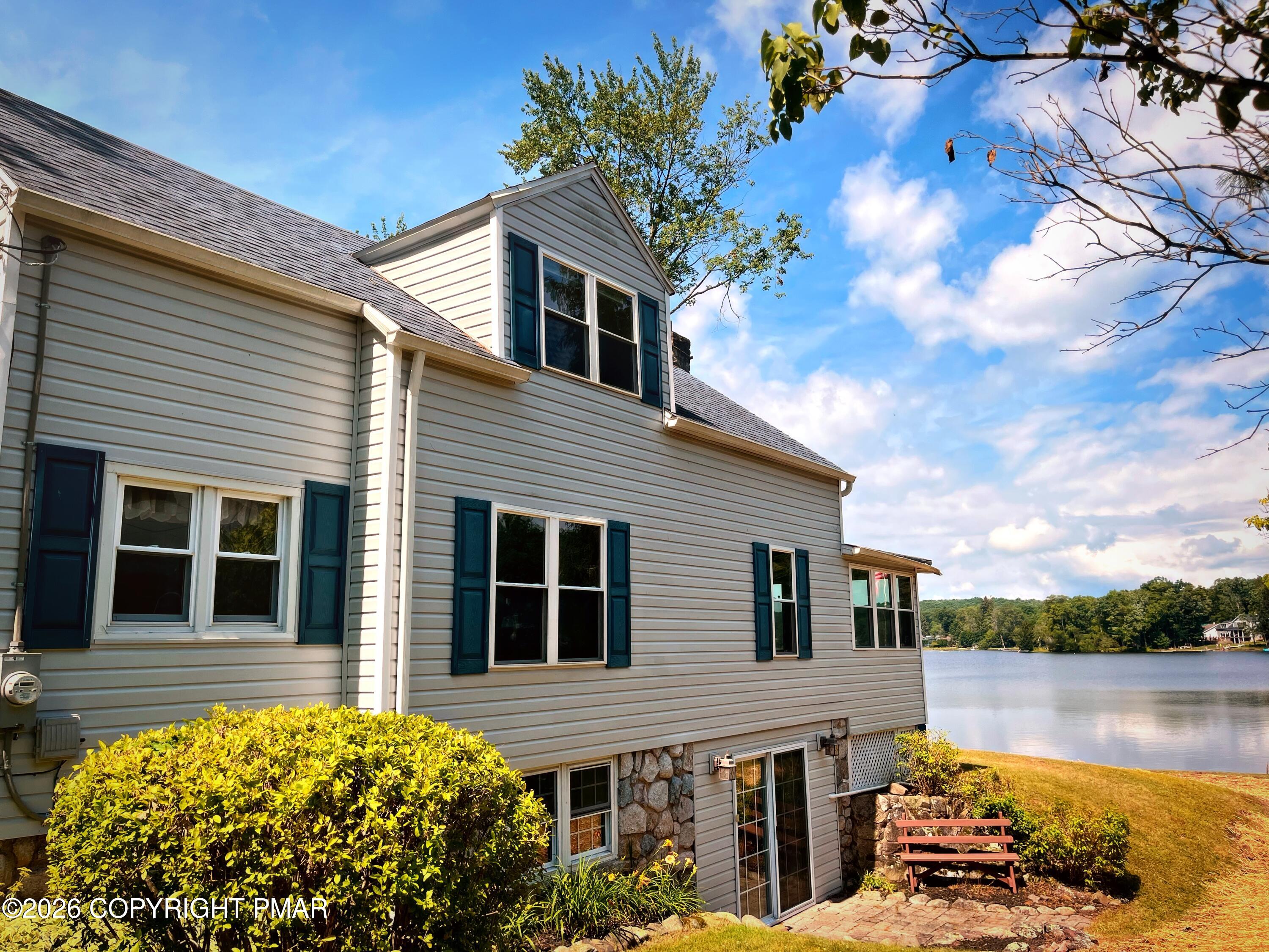 1101 Lakeview Drive