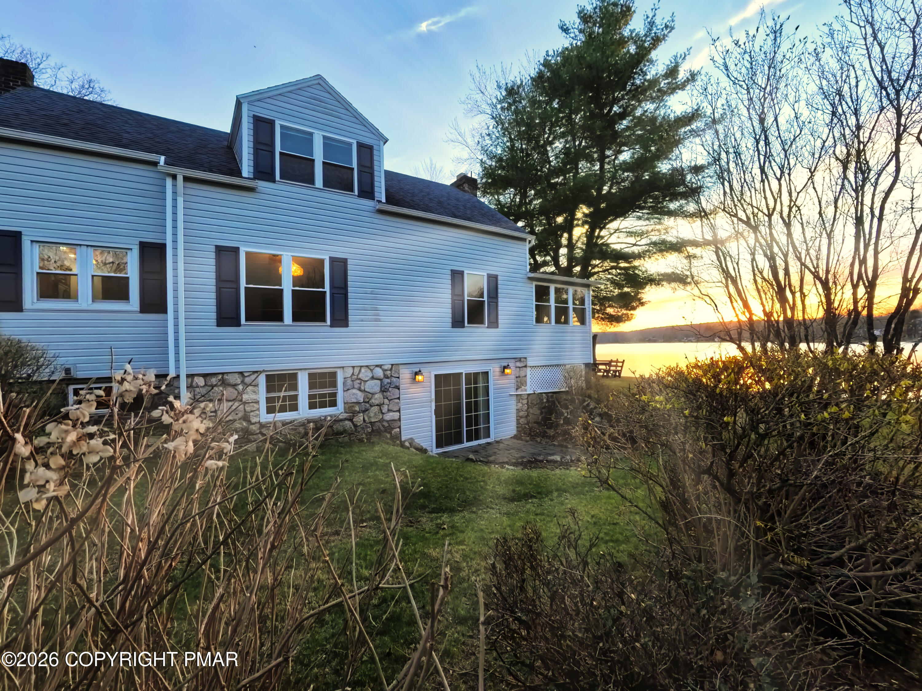 1101 Lakeview Drive