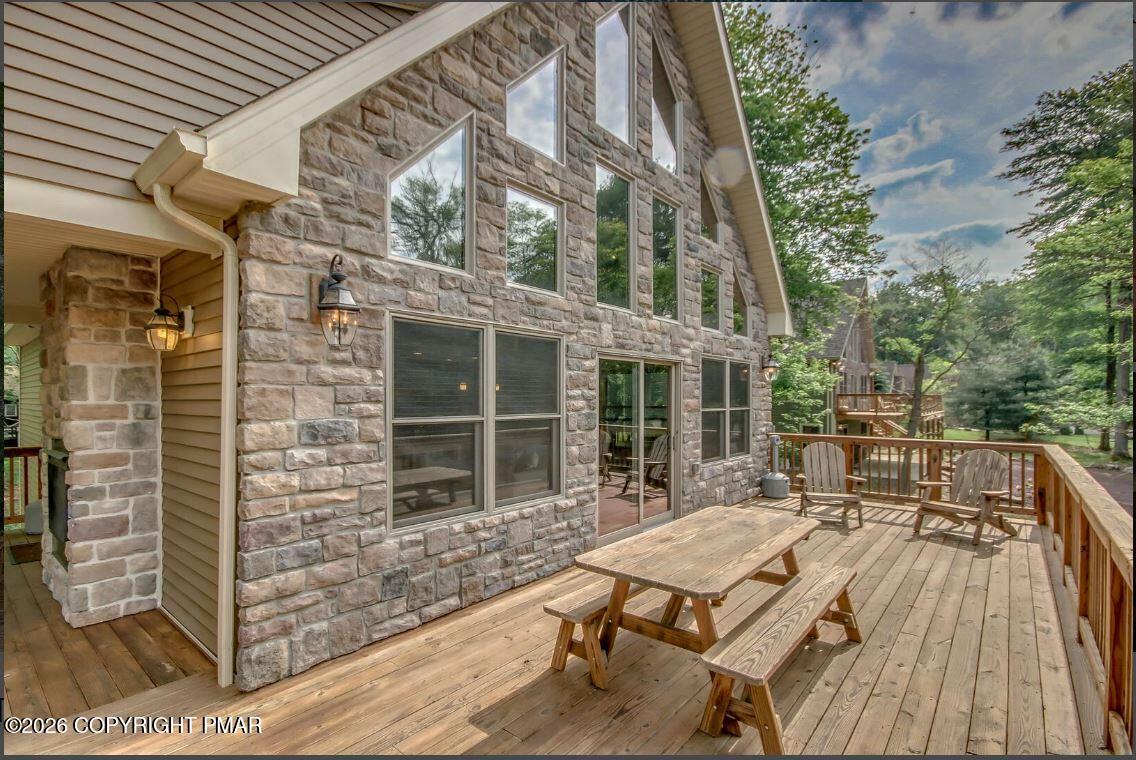 112 Pineknoll Drive
