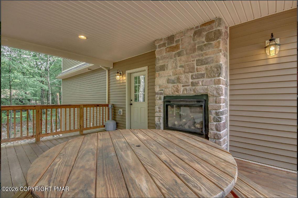 112 Pineknoll Drive
