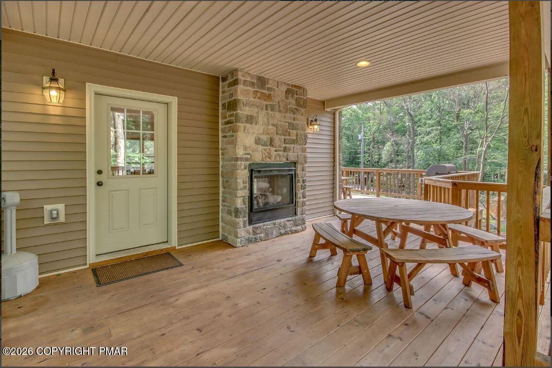 112 Pineknoll Drive