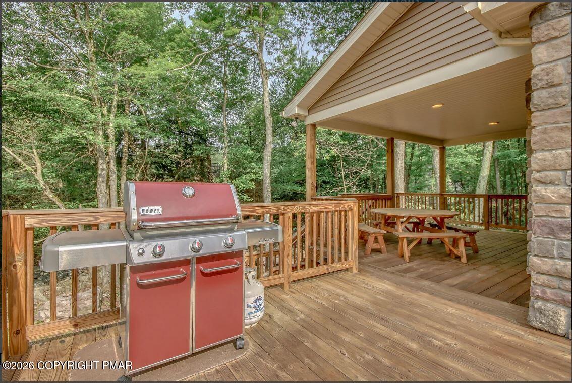 112 Pineknoll Drive