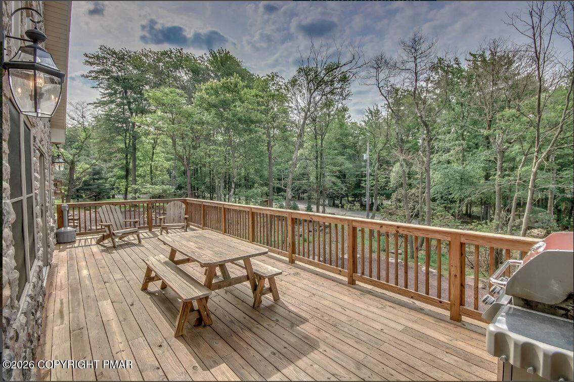 112 Pineknoll Drive