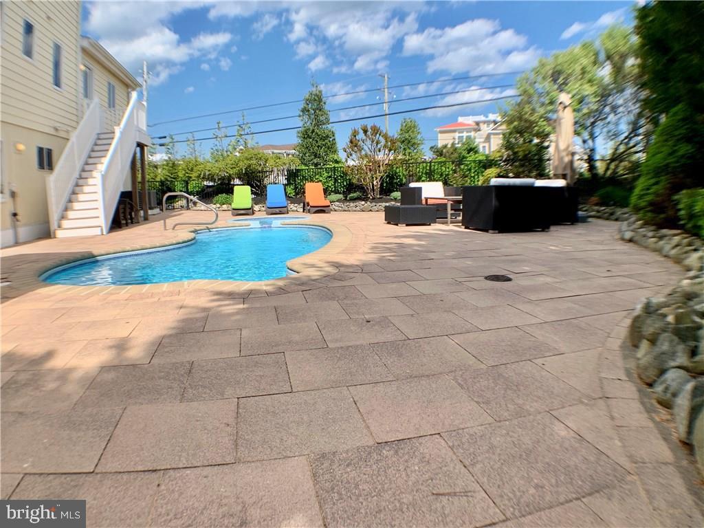 48 A Long Beach Blvd