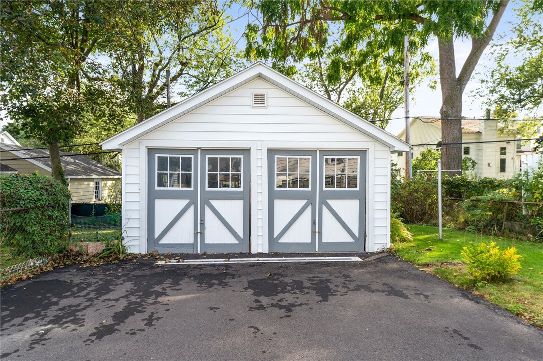 321 Laurelton Road
