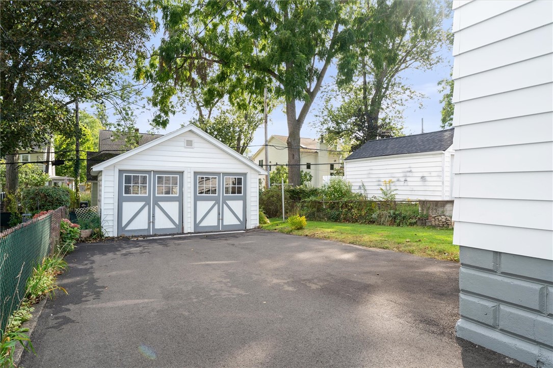 321 Laurelton Road