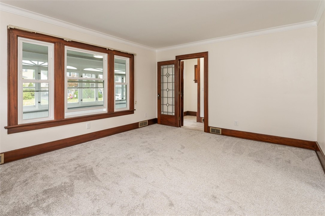 321 Laurelton Road