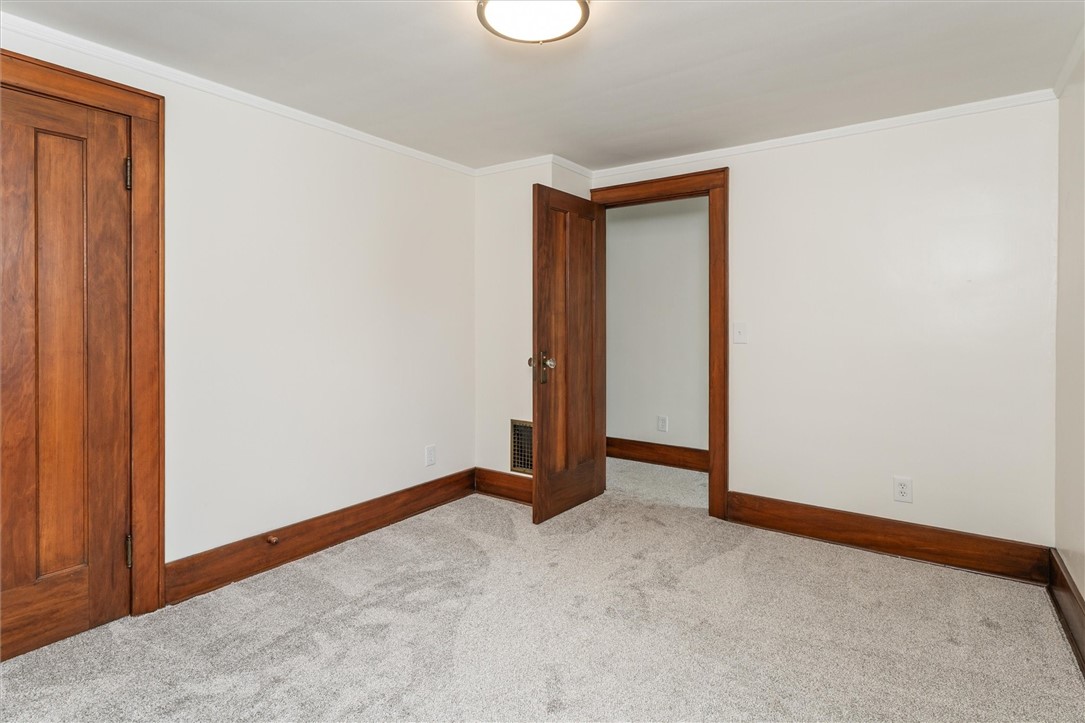 321 Laurelton Road