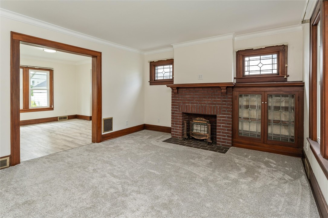321 Laurelton Road