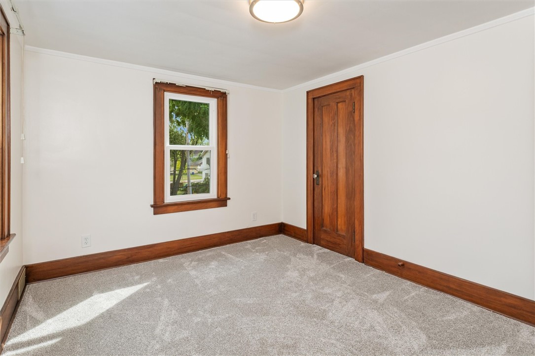 321 Laurelton Road