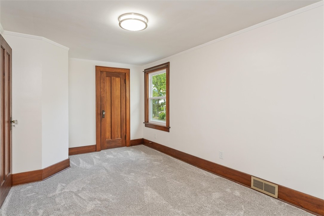 321 Laurelton Road