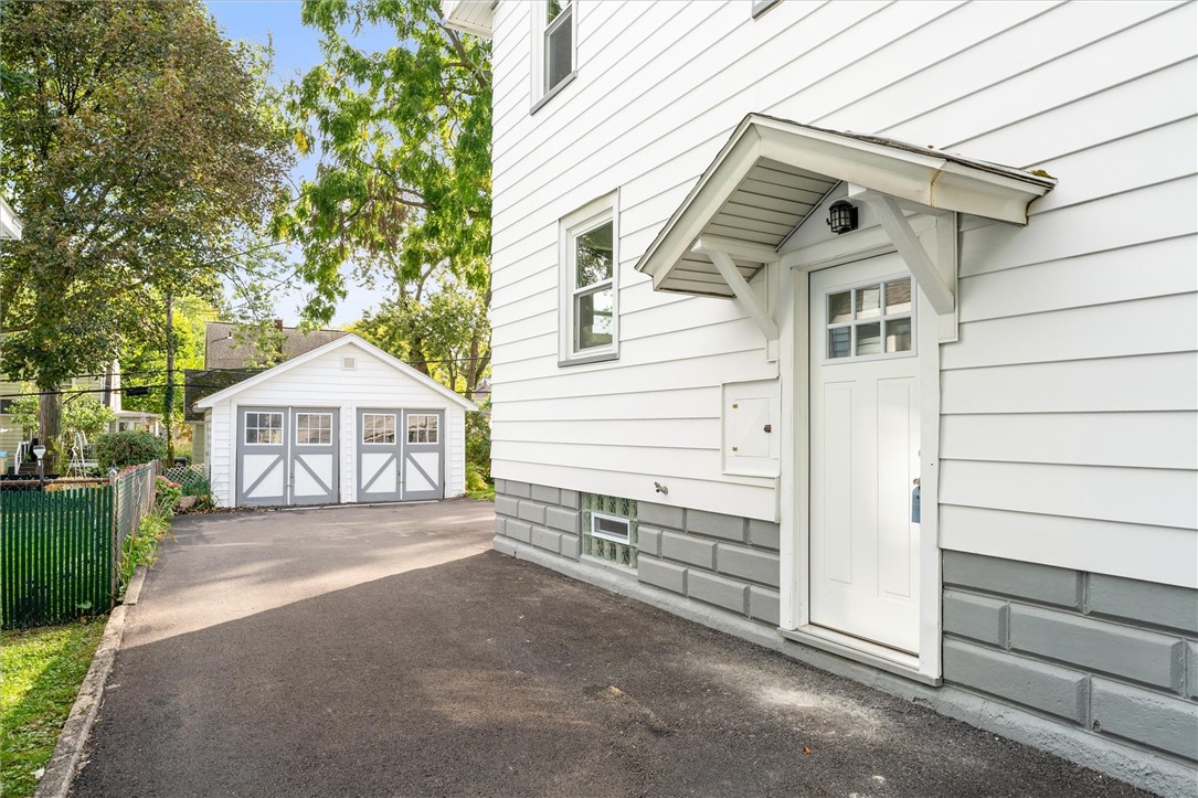 321 Laurelton Road