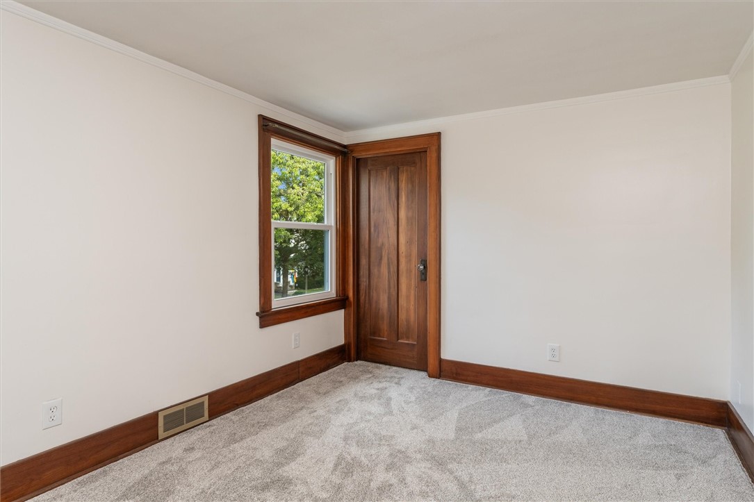 321 Laurelton Road