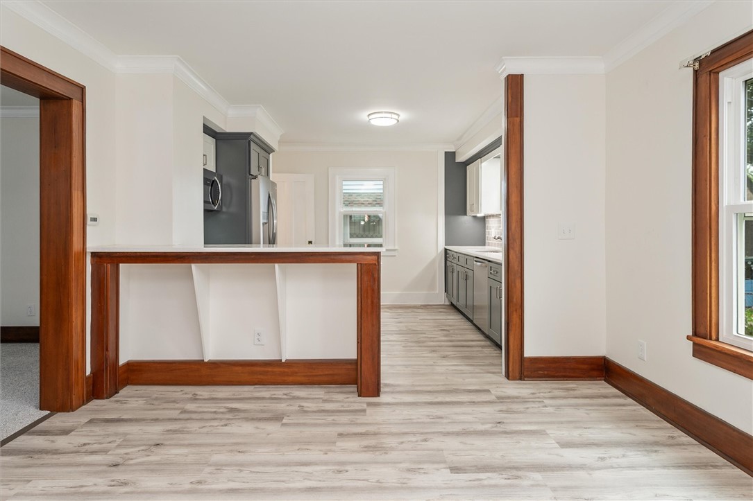 321 Laurelton Road