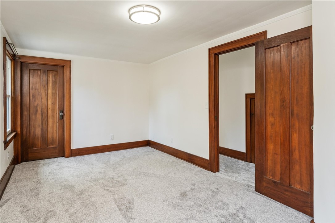 321 Laurelton Road