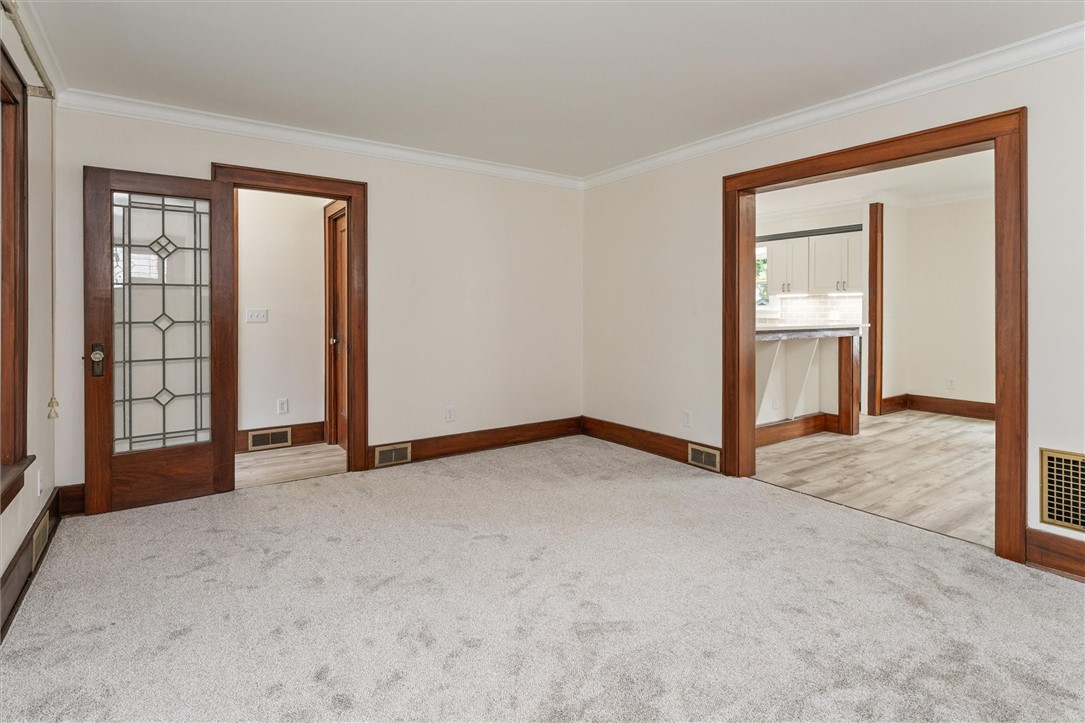 321 Laurelton Road