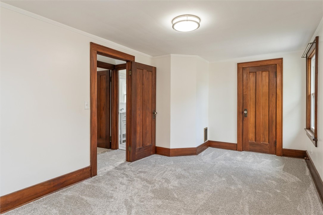 321 Laurelton Road