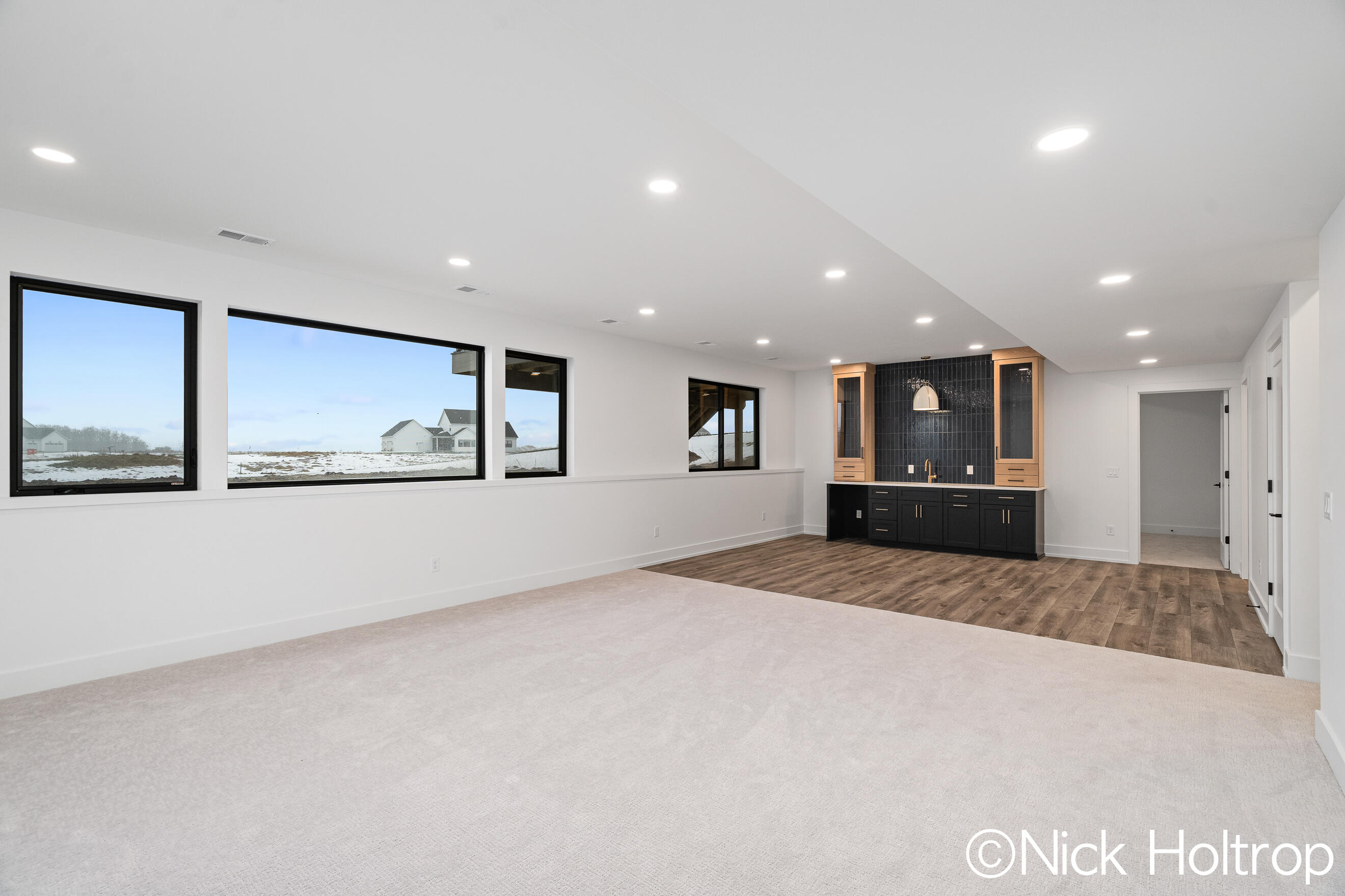5933 Analise Lane NE